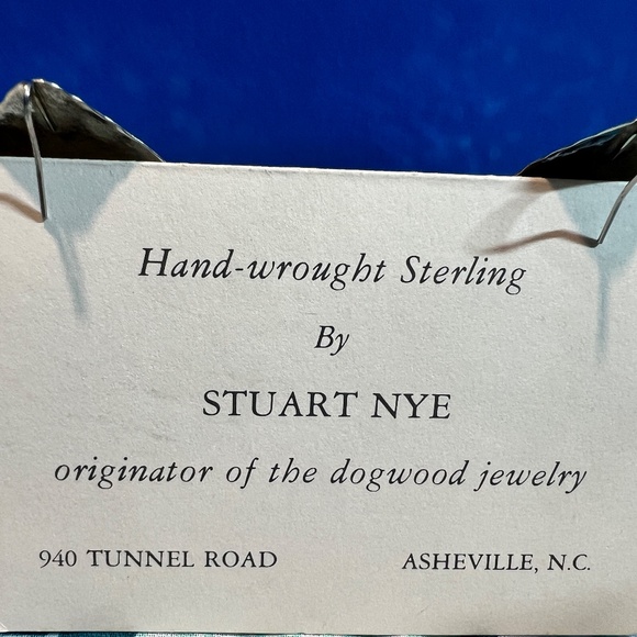 Stuart Nye Hammered Square French Wire Earrings - Picture 4 of 10